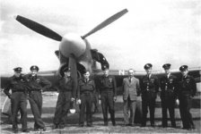 Duxford 1942 belg Minister Gutt visits the 609'ers.jpg