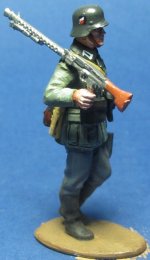 WW 124 B MG 48 GUNNER 1940.JPG