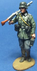 WW 124 MG 48 GUNNER 1940.JPG