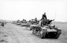 Bundesarchiv_Bild_101I-769-0236-23,_Frankreich,_Panzer_35t_und_Panzer_IV.jpg