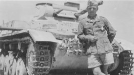 Panzer_II_ausf_B_24521_of_Deutsches_Afrikakorps.jpg