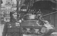 ussr-lend-sherman-vienna-officer.jpg