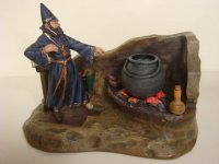 Britains 41137 King Arthur series Merlin in his Cave pic 2.jpg