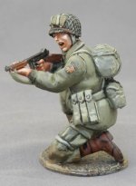 WW 139 US PARATROOPER KNEELING THOMPSON.JPG