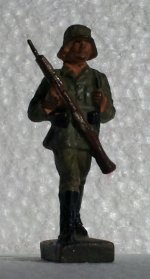 2 Lineol 17 Marching rifle in front-1.jpg