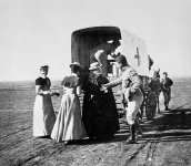 'Sister_Pretty_departing';_Boer_war_nurse,_c._1900_Wellcome_L0024927.jpg