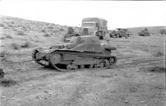 Bundesarchiv_Bild_101I-783-0107-27,_Nordafrika,_italienischer_Panzer_L3-33.jpg