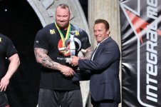 hafthor-bjornsson-and-arnold-schwartzenegger.jpg