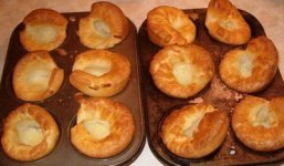 Yorkshire_Pudding_cooked_in_tin_muffin_tins_2007.6.29.jpg