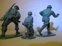 3_inch_plastic_WW2_German_soldiers_-_3.jpg