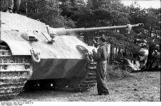 Bundesarchiv_Bild_101I-721-0398-17A,_Frankreich,_Panzer_VI_(Tiger_II,_Königstiger).jpg