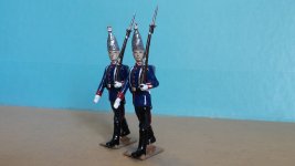 1399 Alexander Guards, b lack & white plume, gold mutze.jpg