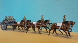 1246 PARADE 10.5cm leichte FeldHaubitze CANON..jpg