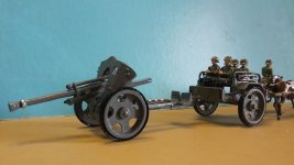 1246 PARADE 10,5cm leichte FeldHaubitze CANON.jpg