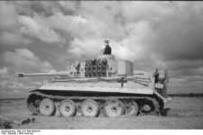 Bundesarchiv_Bild_101I-698-0038-04%2C_Russland-Nord%2C_Panzer_VI_%28Tiger_I%29.jpg