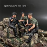 KU076-1 WEHRMACHT TANK CREW SMOKING AND TALKING.jpg