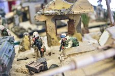 7. Figarti Iraqi War figures and tank Diorama 3_edited.jpg