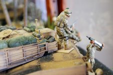 9. Figarti Iraqi War figures and tank Diorama 4_edited.jpg