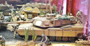 10. Figarti Iraqi War figures and tank Diorama 9_edited.jpg