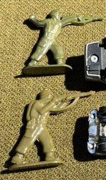 toy soldiers 132 scale flat Army men 12sep2025c.jpg