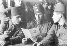 Bundesarchiv_Bild_101III-Mielke-036-23,_Waffen-SS,_13._Gebirgs-Div.__Handschar_.jpg