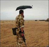 _39007725_soldier_rain_ap300.jpg