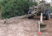 800px-M101-105mm-howitzer-beyt-hatotchan-2.jpg