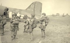 CG4A_WWII_paratroopers_pre_invasion_25.jpg