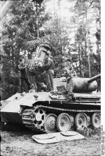 402px-Bundesarchiv_Bild_101I-280-1096-33,_Russland,_Reparatur_eines_Panzer_V_(Panther).jpg