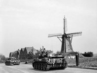 Hells_Highway_towards_Nijmegen.jpg