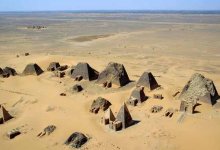 pyramidsmeroe.jpg