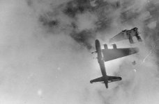 800px-B-17F_Destroyed_by_Me-262.jpg