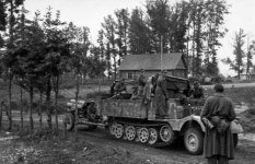 Bundesarchiv_Bild_101I-155-2109A-07A_2C_Russland_2C_Halbkettenfahrzeug_mit_Nebelwerfer.jpeg