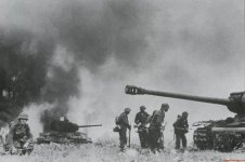 Grenadiers inspect recently destroyed T-34-85 and IS-2_2.jpg