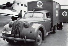 German--OPEL-ADMIRAL-AMBULANCE.jpg