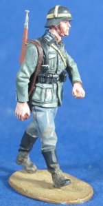 WW 088 WEHRMACHT PRIVATE MARCHING  1 C.JPG