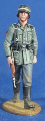 WW 089 WEHRMACHT PRIVATE MARCHING  2 B.JPG