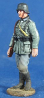 WW 090 WEHRMACHT PRIVATE MARCHING  3.JPG