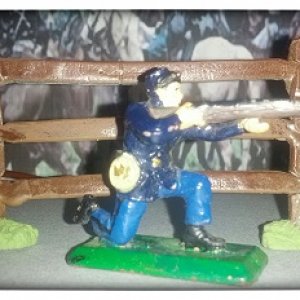 54mm Union troop kneeling at the ready and fence kit.
