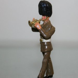 Music in Miniature British officer painted figure bandsman playing horn instrument.jpg