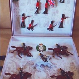 Dennis Britains Centenary set. Just to show how this set comes in a two tier box, with the 13th Hussars & the Royal Fusiliers.