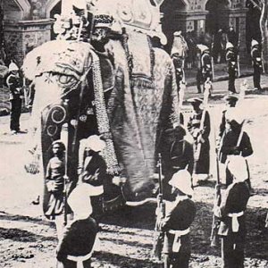 Imperial pomp: British India seen at the peak of its greatness, the Viceroy and Vicereigne enthroned on an elephant, moving in procession to review th