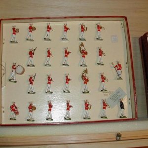 Set 2112  --  US Marine Band in Summer Dress - 25 piece set. (Produced 1956-1960.)