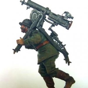 WWI German Soldier with MGO8 side view