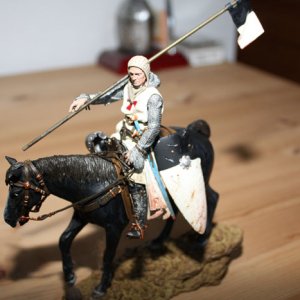 Andrea Miniatures Templar Knight on horseback c. XI  S8 F40   90 mm (2)