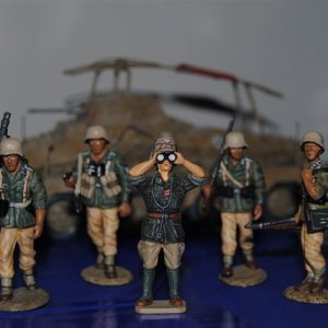 K&C AK005...Officer & 4 Panzer Grenadiers