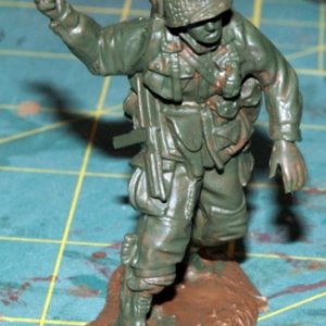 US airborne officer advancing