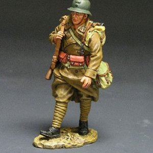 King and Country Fields of Battle French Poilu Marching FOB004