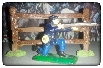 54mm Union troop kneeling at the ready and fence kit.