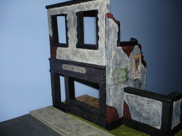 Another building section this time on a 6"x12" base
Verlinden building